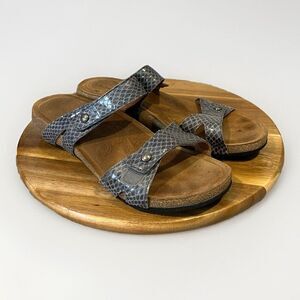 Taos Footwear Gray Sandals